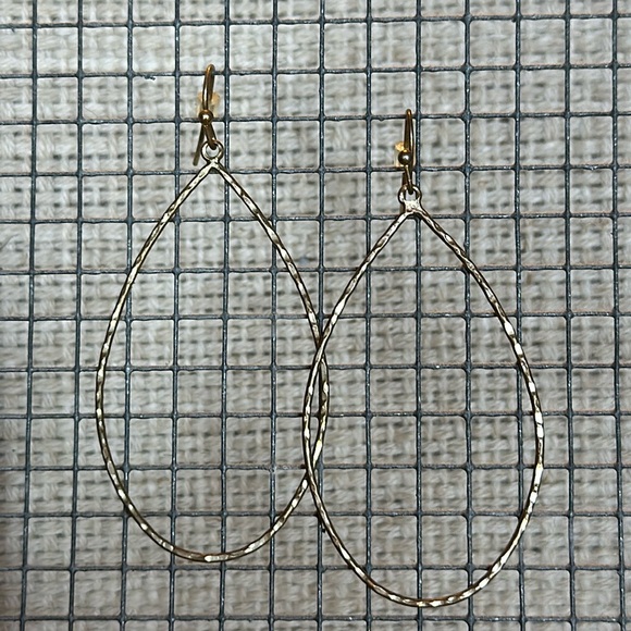 Set of cute earrings. Lots listed, bundle and save!! - Picture 1 of 2